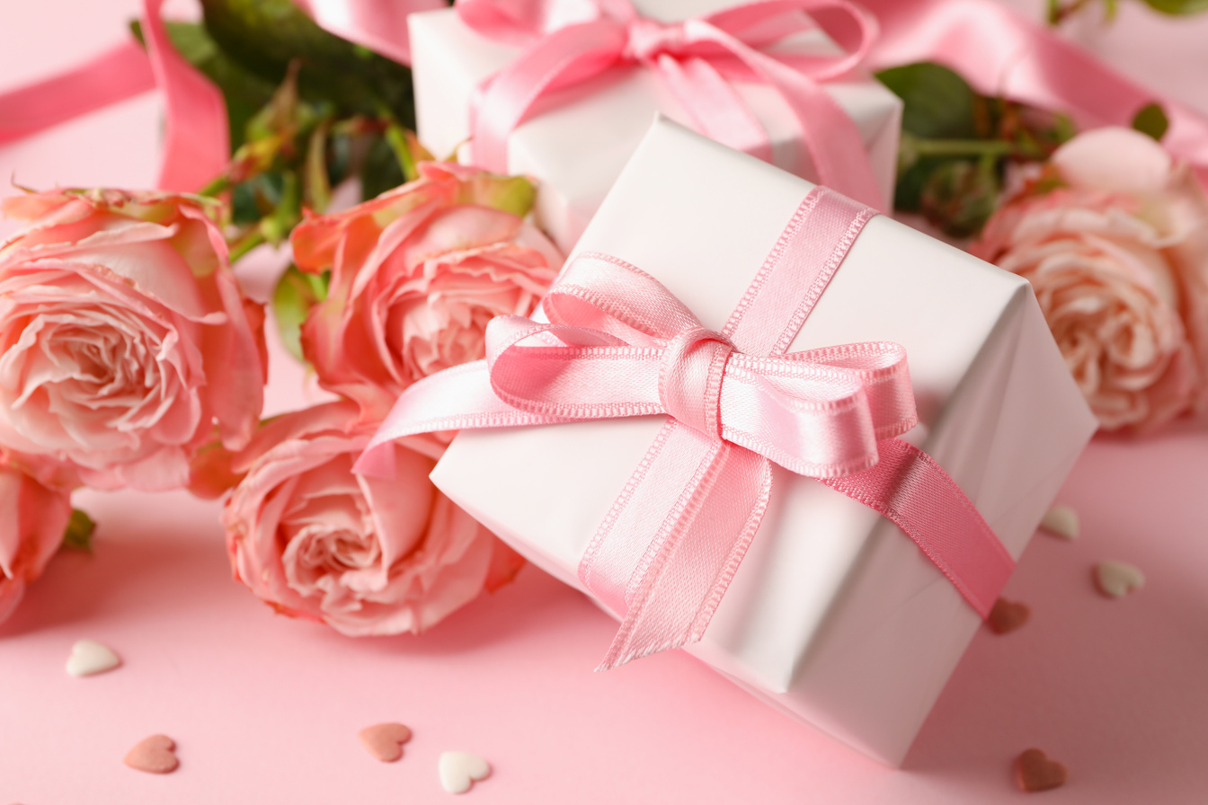 Roses and Gift Boxes